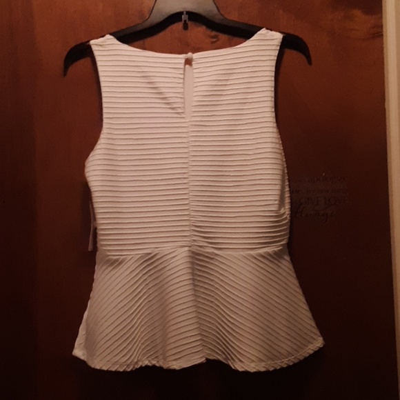 Bisou Bisiu. White Top - Picture 2 of 4